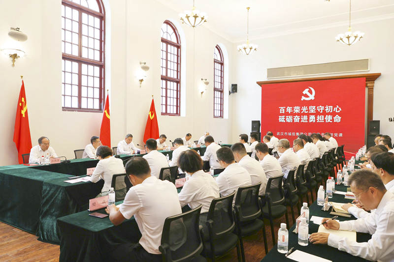 2023年7月1日，市城投集團(tuán)公司黨委開展“七一”主題黨日活動(dòng)，集團(tuán)公司黨委書記、董事長余新民現(xiàn)場講授黨課。.jpg